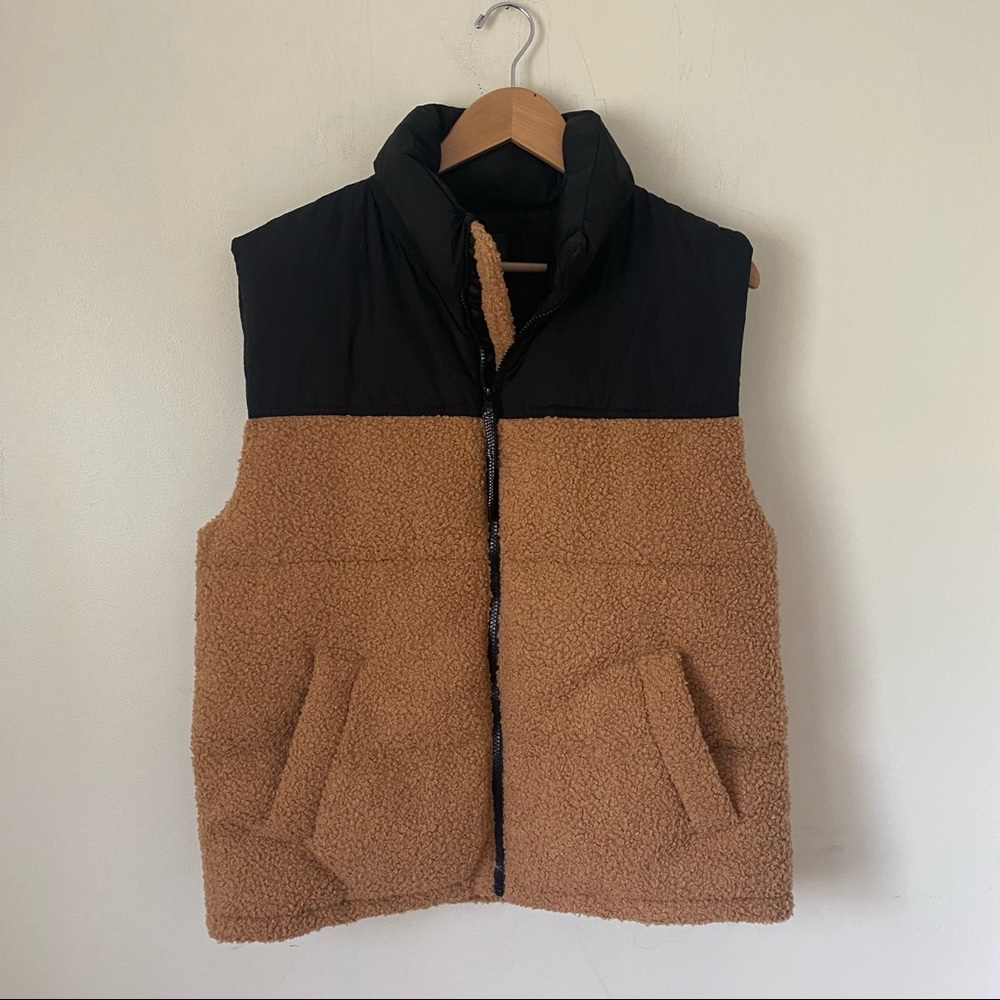Wild Fable Black & Tan Sherpa Puffer Vest Size Small Runs Large NWT